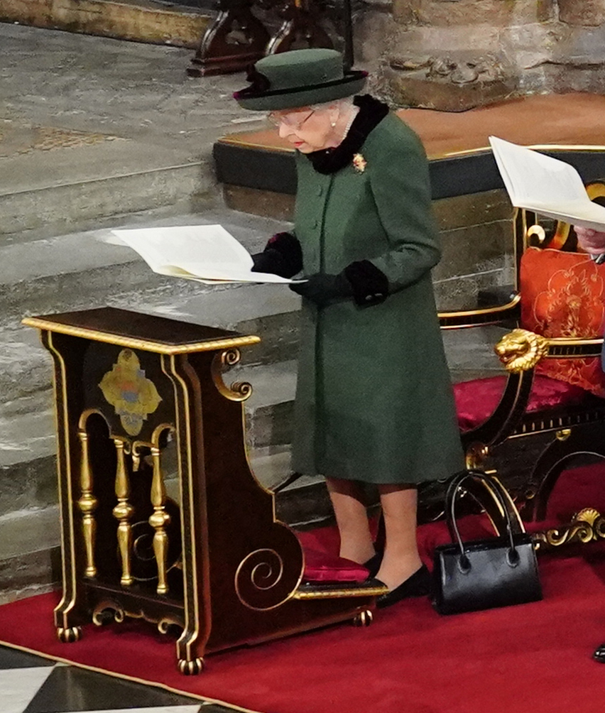 La reina Isabel II en el homenaje al duque de Edimburgo