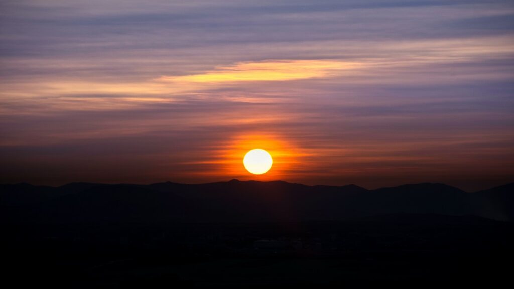 El tiempo hoy Aemet: ascenso de las temperaturas y lluvias en el suroeste, Galicia y Canarias este lunes