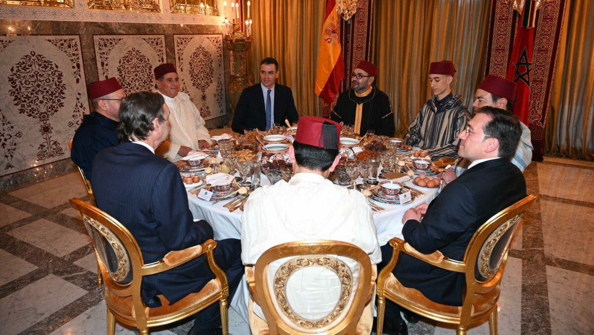 Reunión entre el rey de Marruecos, Mohamed VI, Pedro Sánchez, y otros mandatarios de ambos países