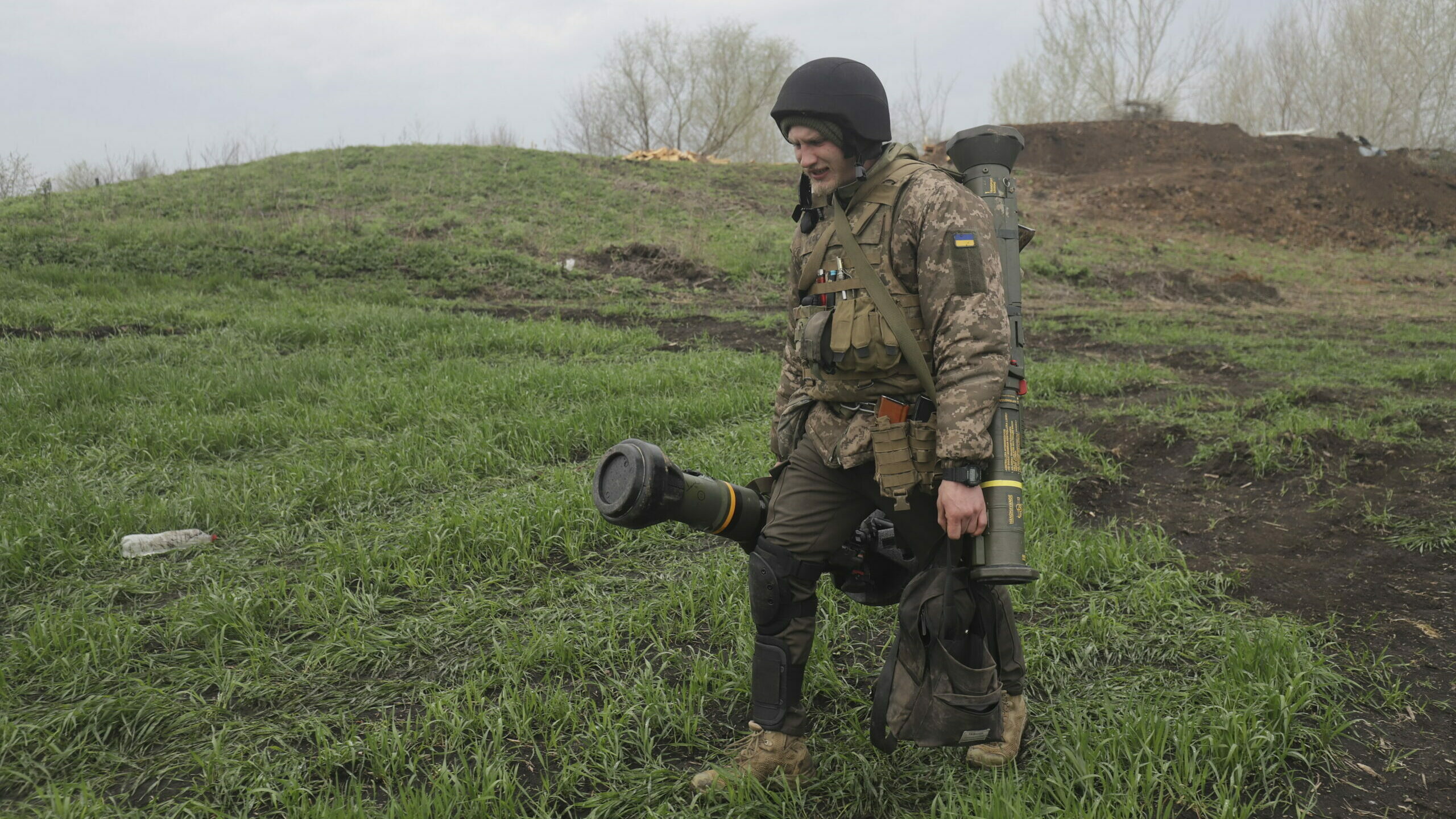 Un soldado ucraniano en una zona entre Lugansk y Donetsk
