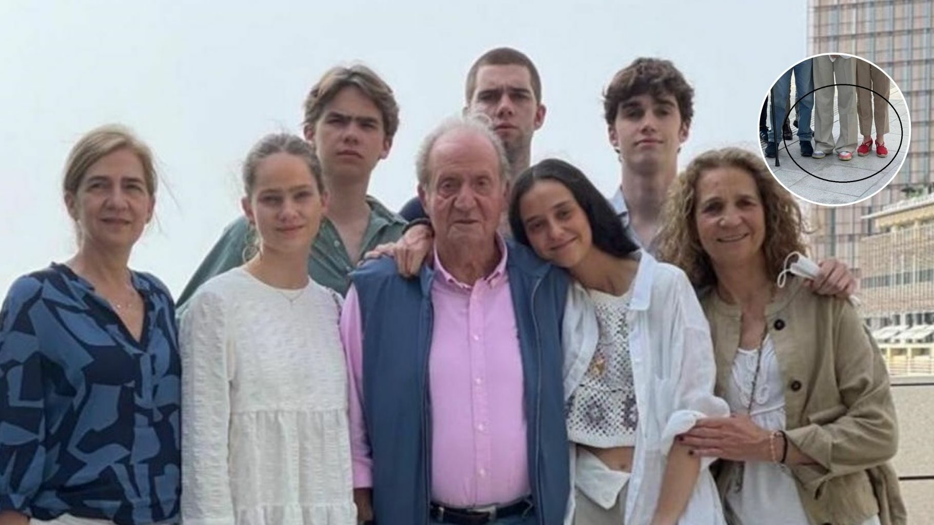 Críticas y memes por los curiosos detalles de la foto del rey Juan Carlos con sus hijas y nietos en Abu Dabi