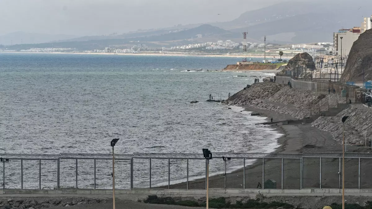 Marruecos impide llegada a Ceuta de más docena inmigrantes a nado