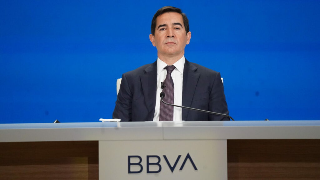 BBVA renueva el consejo con dos banqueros de renombre: Cristina de Parias y Enrique Casanueva