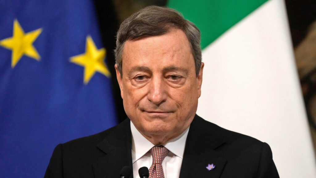La prima de riesgo italiana supera los 220 puntos a causa de la incertidumbre por el futuro de Draghi