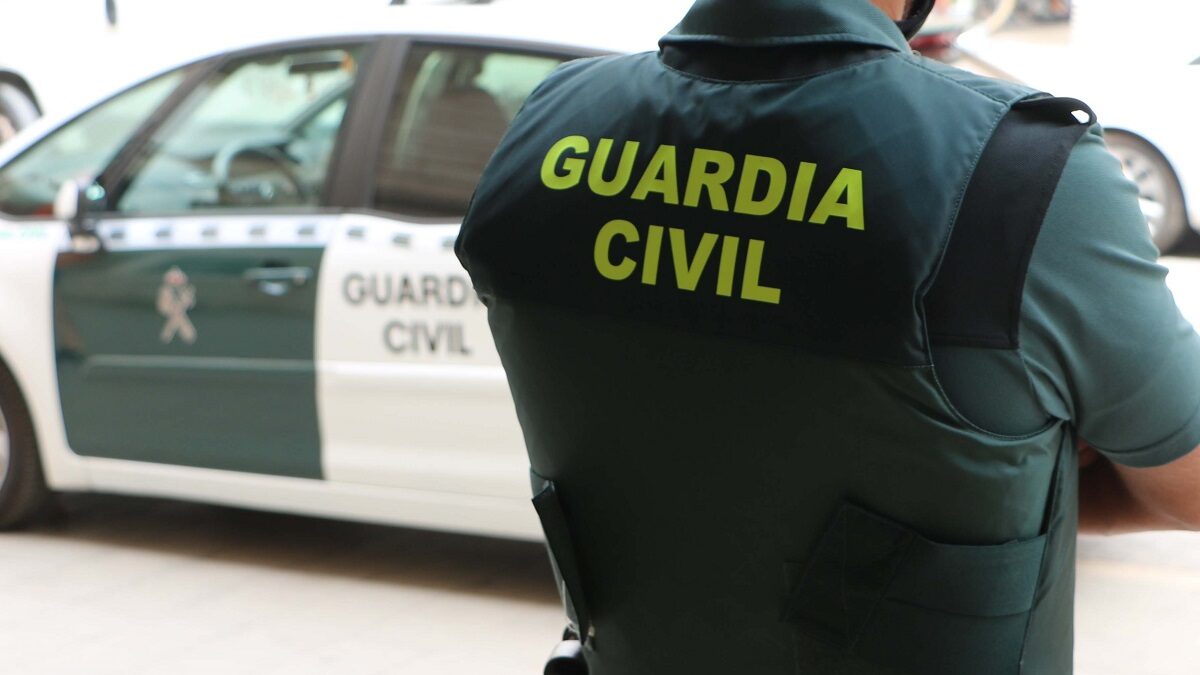 Una mujer muerta y dos hombres heridos graves con arma blanca en Cuenca