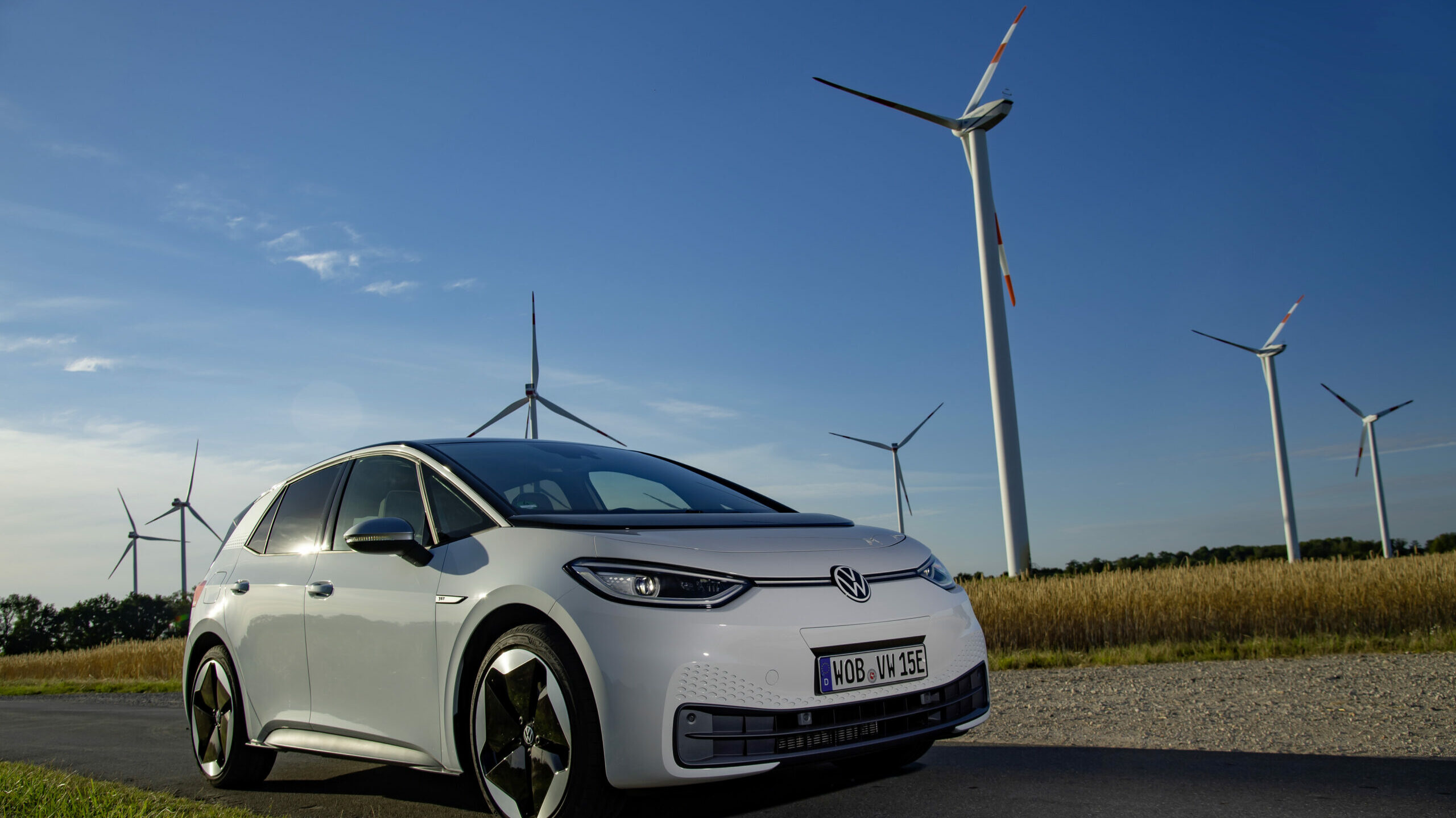 El coche eléctrico es más limpio que el de combustión sólo con energías renovables