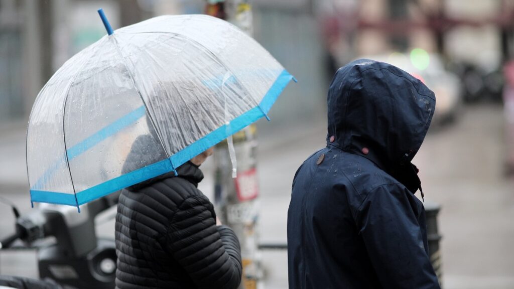 El tiempo hoy Aemet: una borrasca atlántica dejará lluvias en la mitad sur y temperaturas inusualmente bajas