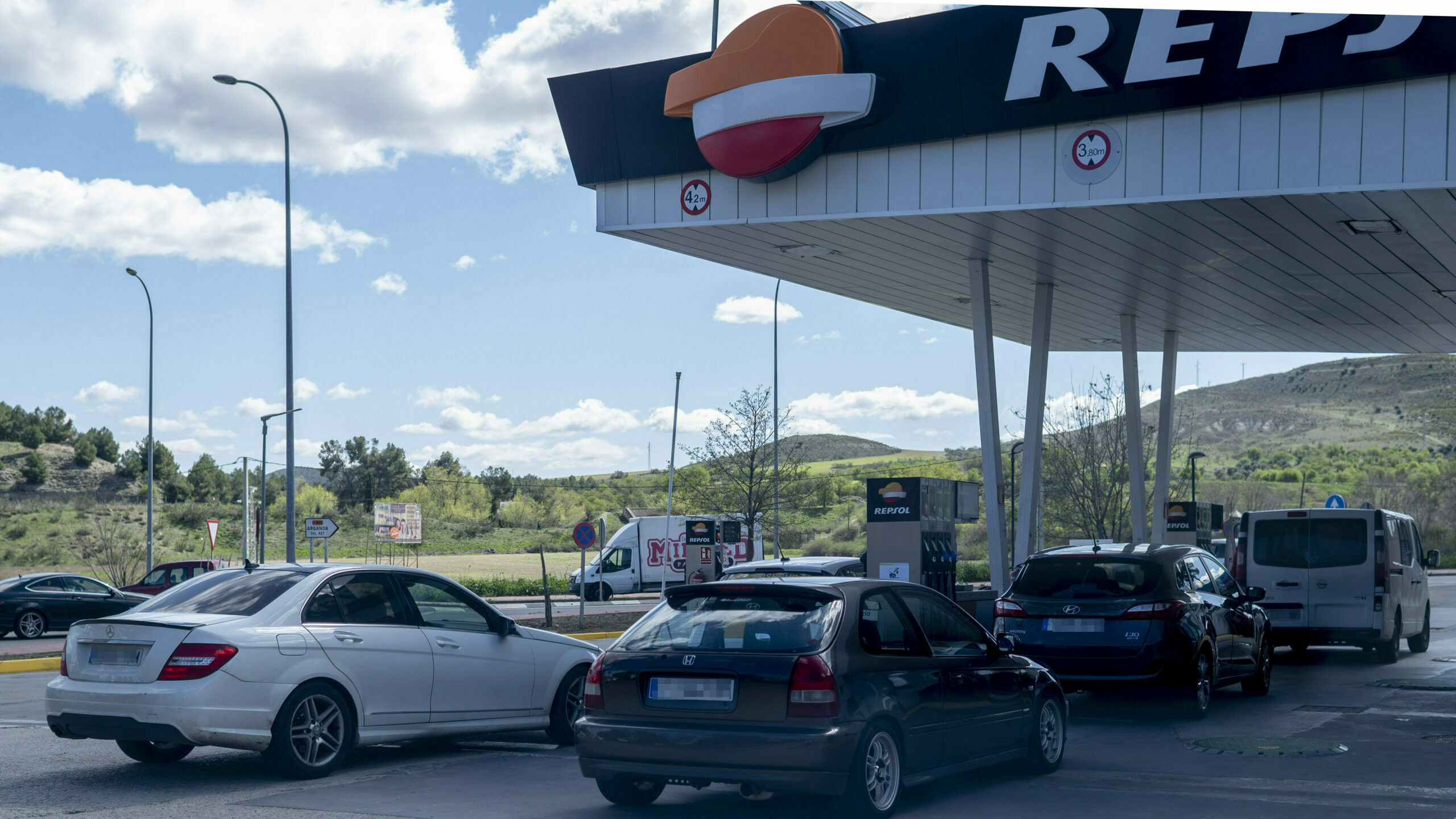 Repsol limita sus descuentos a la gasolina para captar clientes en luz y gas