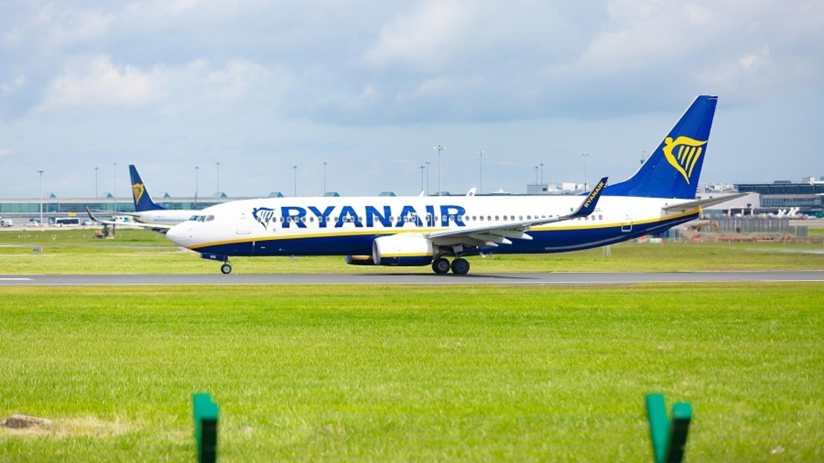 Ryanair reduce las pérdidas hasta los 355 millones en su último año fiscal