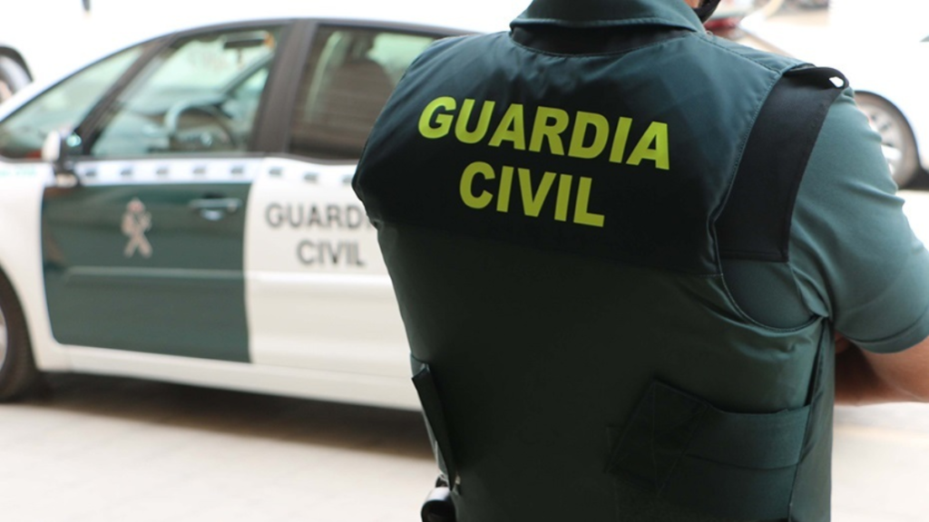 Un agente de la Guardia Civil