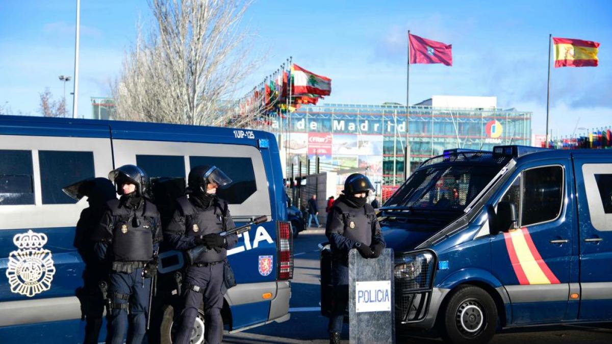 Varias unidades de antidisturbios de la Policía Nacional en IFEMA.