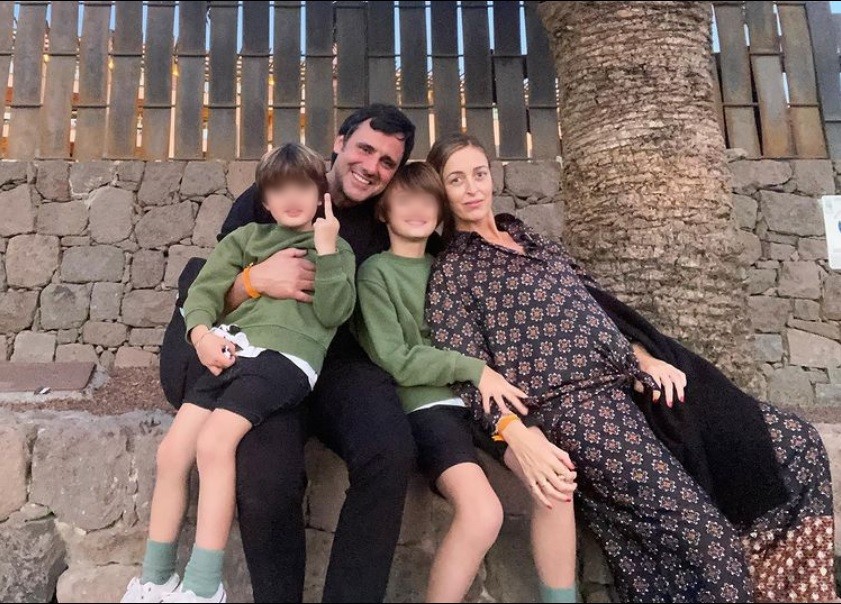 Ion Aramendi, con su mujer María Amores y sus dos hijos