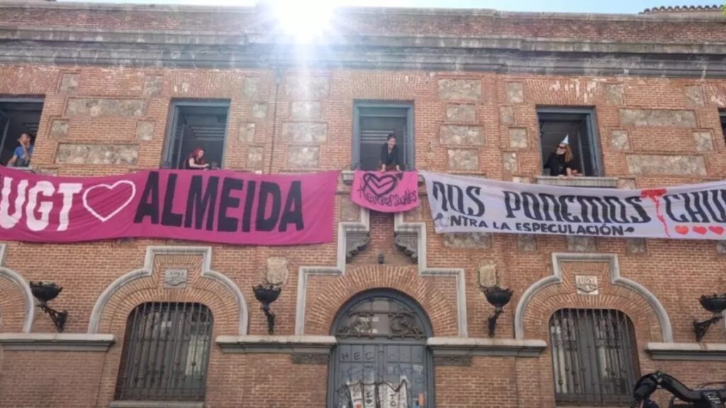 La Policía desaloja el inmueble de UGT okupado en Madrid
