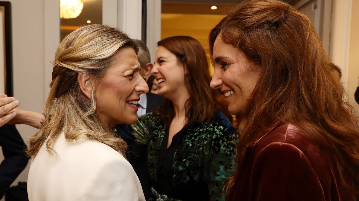 La vicepresidenta segunda, Yolanda Díaz (i), y la portavoz de Más Madrid en la Asamblea, Mónica García (d), el pasado 4 de mayo en Madrid.