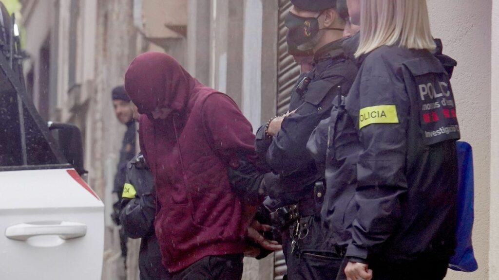 El detenido por la violación de la menor de Igualada en el registro a su domicilio.