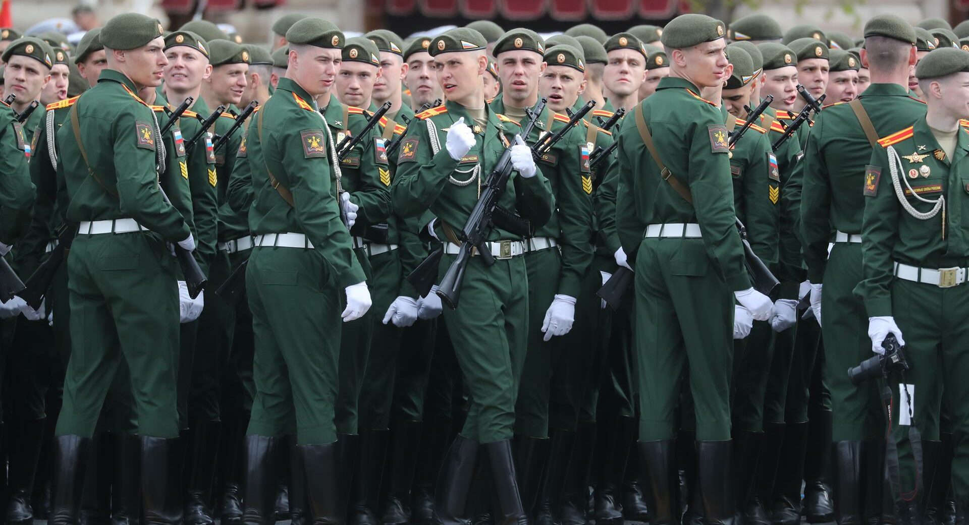 Soldados durante el desfile militar del 9 de mayo en Moscú