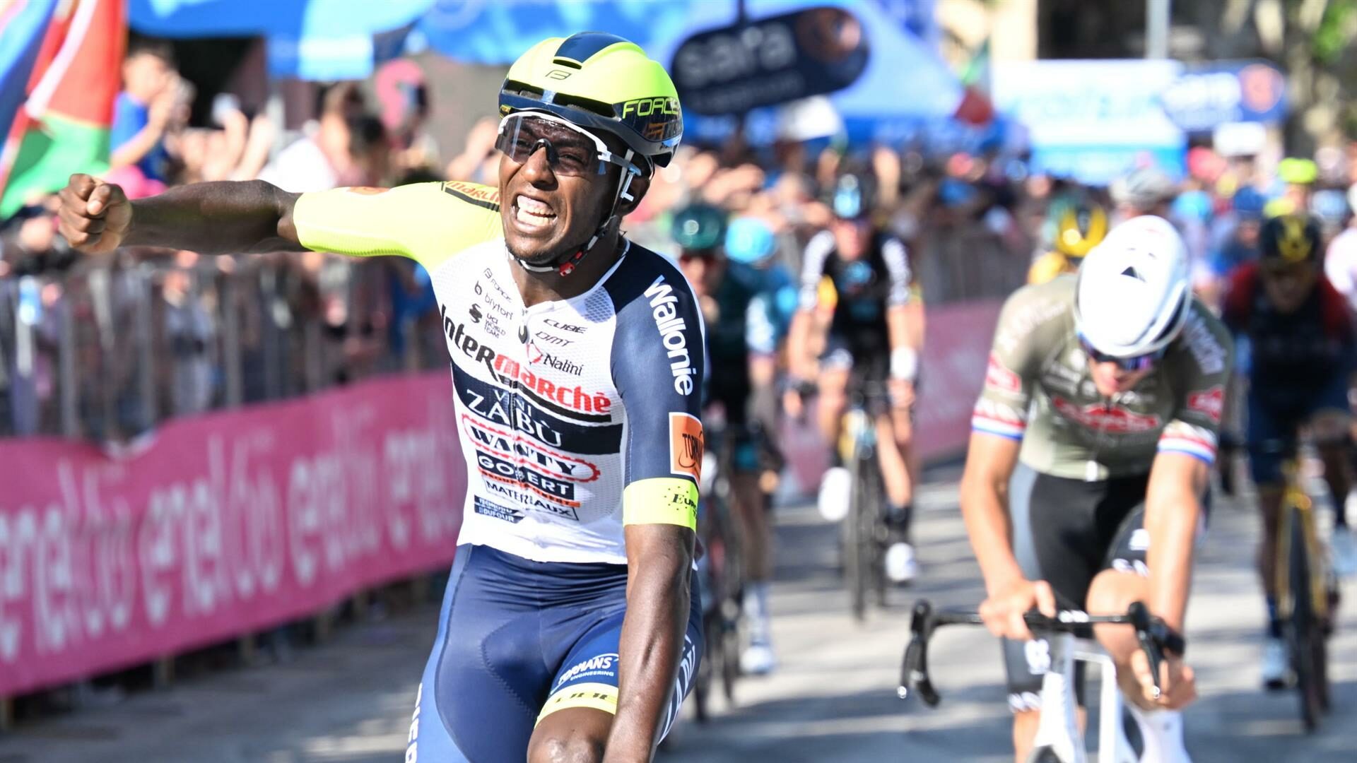 Biniam Girmay, primer ciclista de África subsahariana en ganar una etapa del Giro de Italia