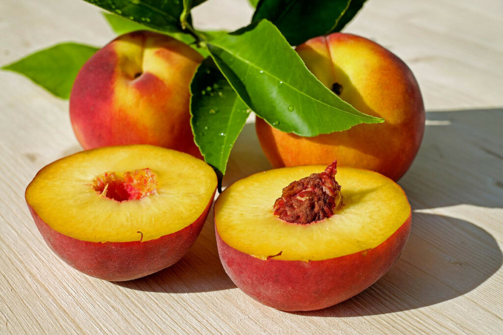 Las frutas con más y menos calorías: cuáles son las mejores para perder peso: melocotón