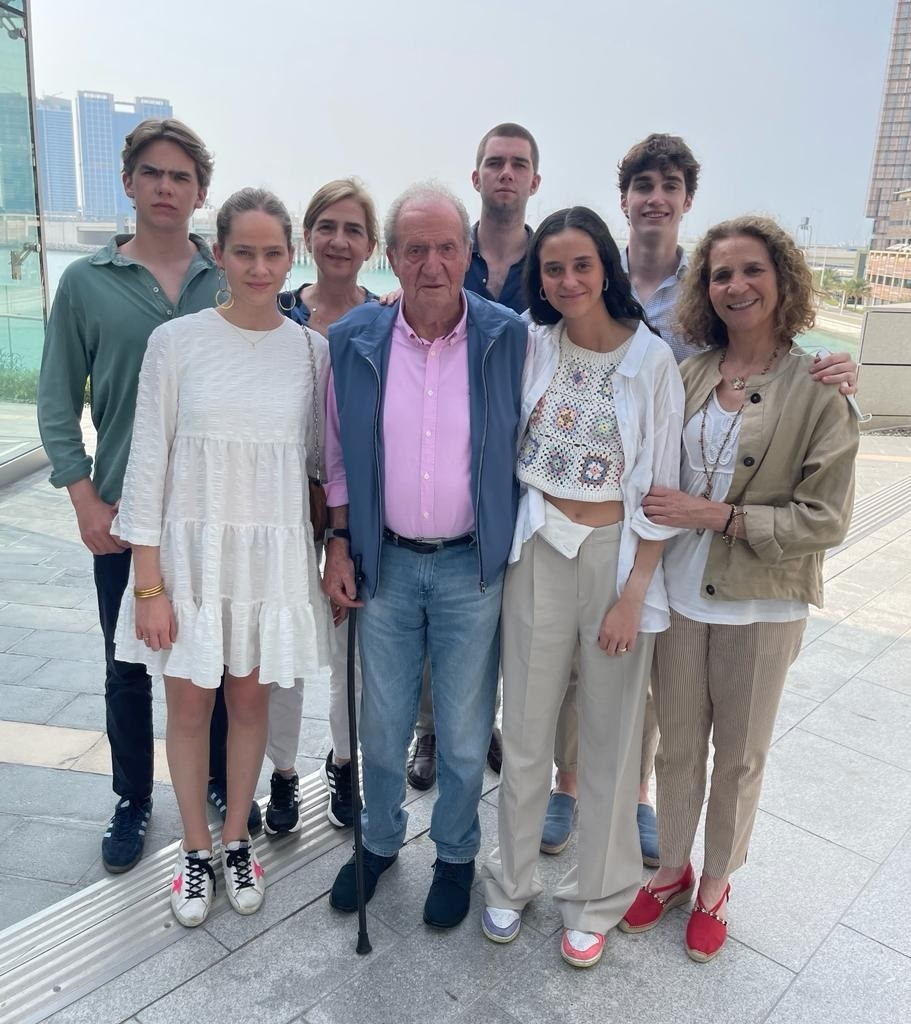 El rey Juan Carlos, sus nietos y las infantas Cristina y Elena en Abu Dabi