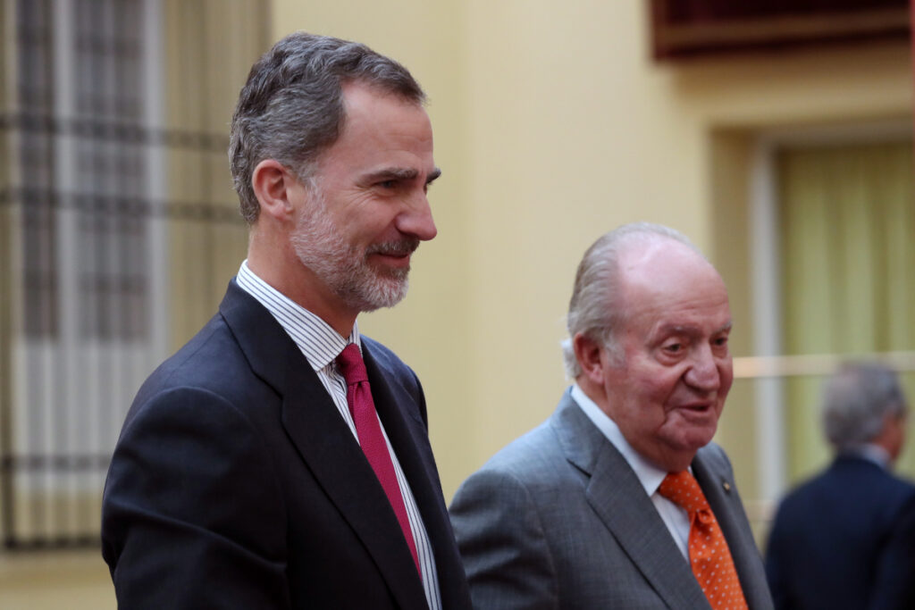 El rey Juan Carlos y el rey Felipe VI