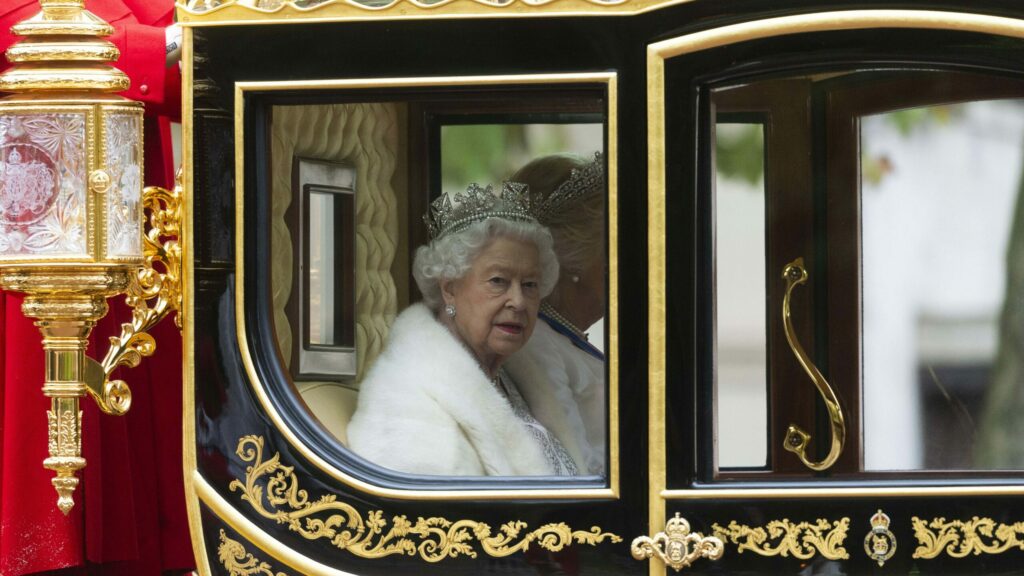 Isabel II será sustituida por su hijo en la apertura del Parlamento