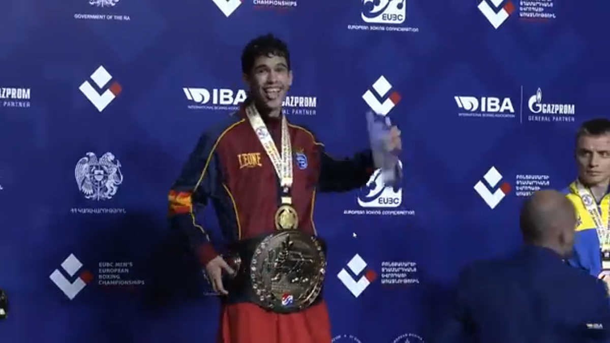 El himno franquista se cuela en la entrega del oro al boxeador español Martín Molina