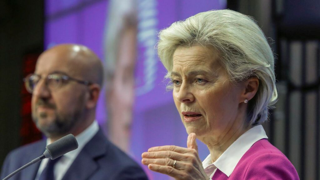 La presidenta de la Comisión Europea, Ursula von der Leyen, y el del Consejo Europeo, Charles Michel.