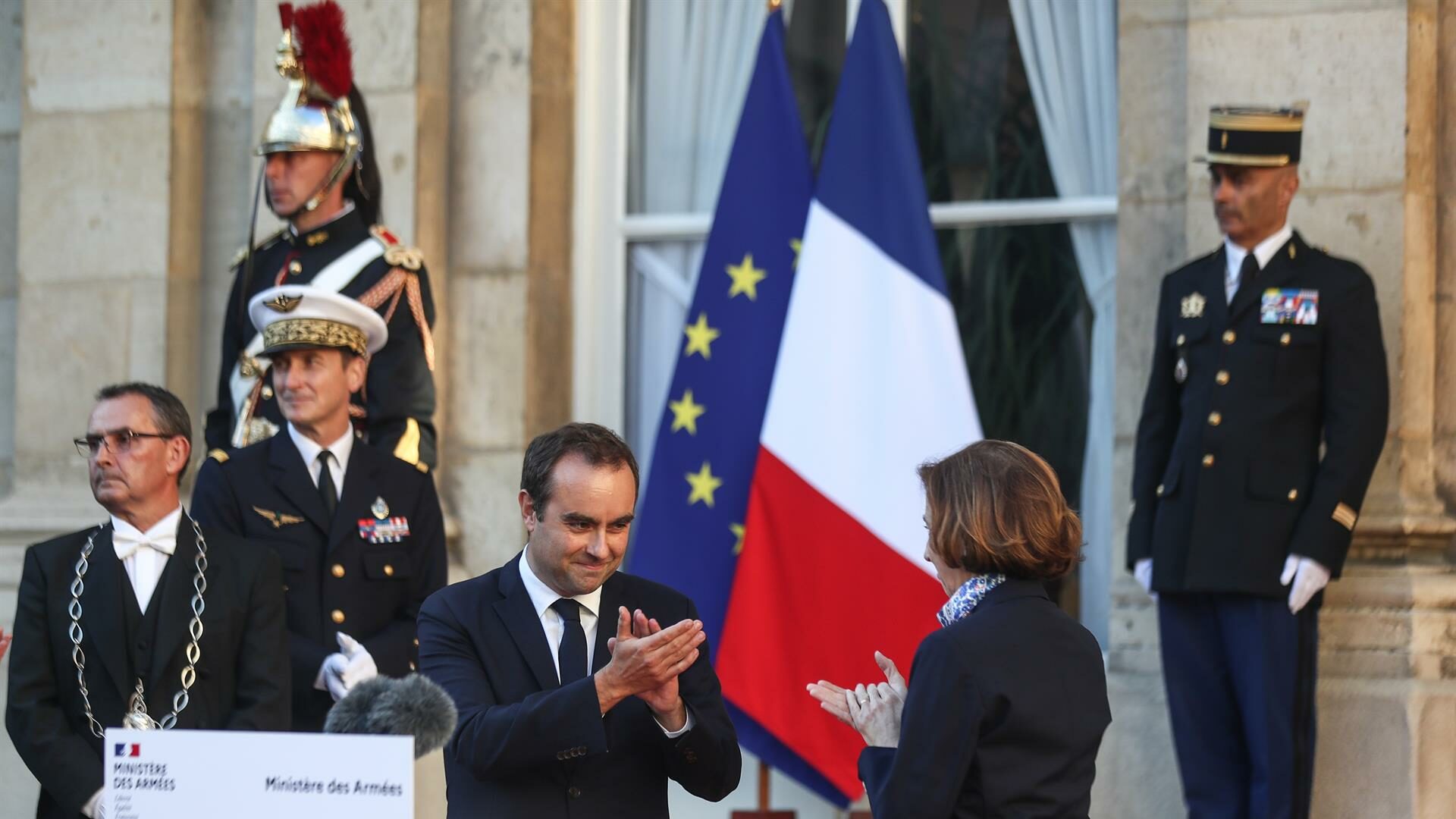 Macron remodela el Gobierno francés con el objetivo de batir a Melénchon en las legislativas