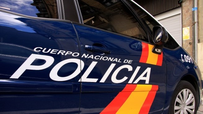 Un joven entrega 14.000 euros que halló en una bolsa en Valladolid