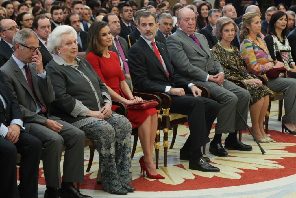 el rey Felipe VI,  el rey Juan Carlos y la reina Letizia