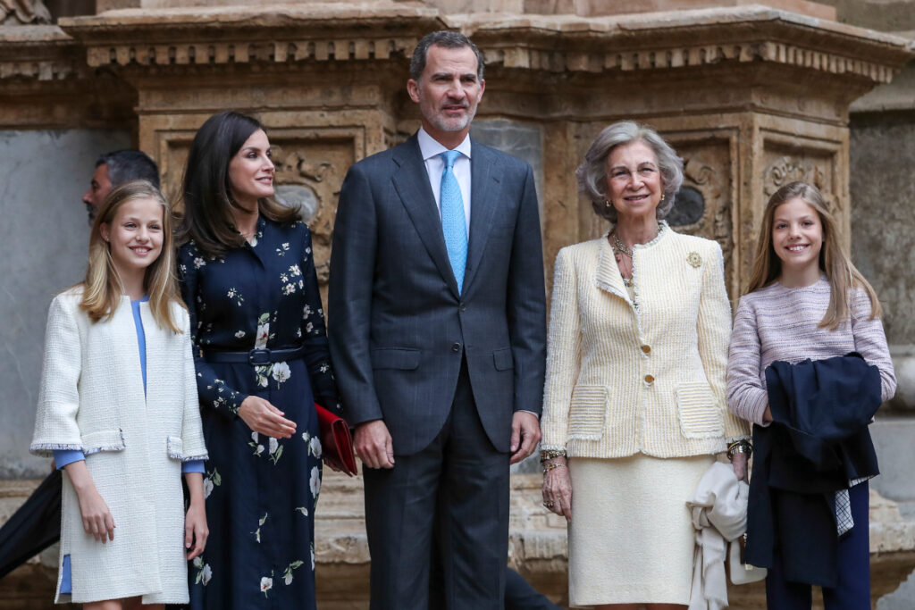 La reina Sofía, con los reyes Felipe y Letizia, la princesa Leonor y la infanta Sofía