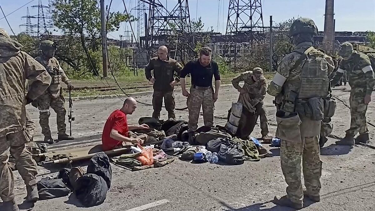 Última hora de la guerra en Ucrania, en directo: Rusia envía a 900 combatientes de Mariúpol a una colonia penal