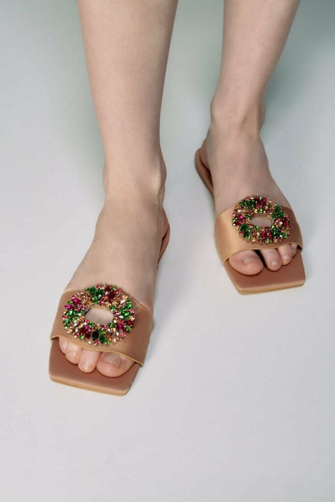Sandalias planas de moda: Zara