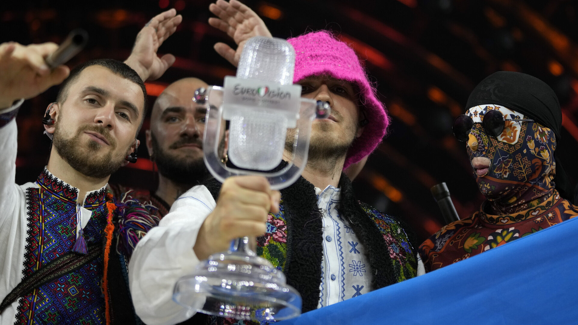 Los vencedores ucranianos de Eurovisión 2022 venden el trofeo para comprar drones