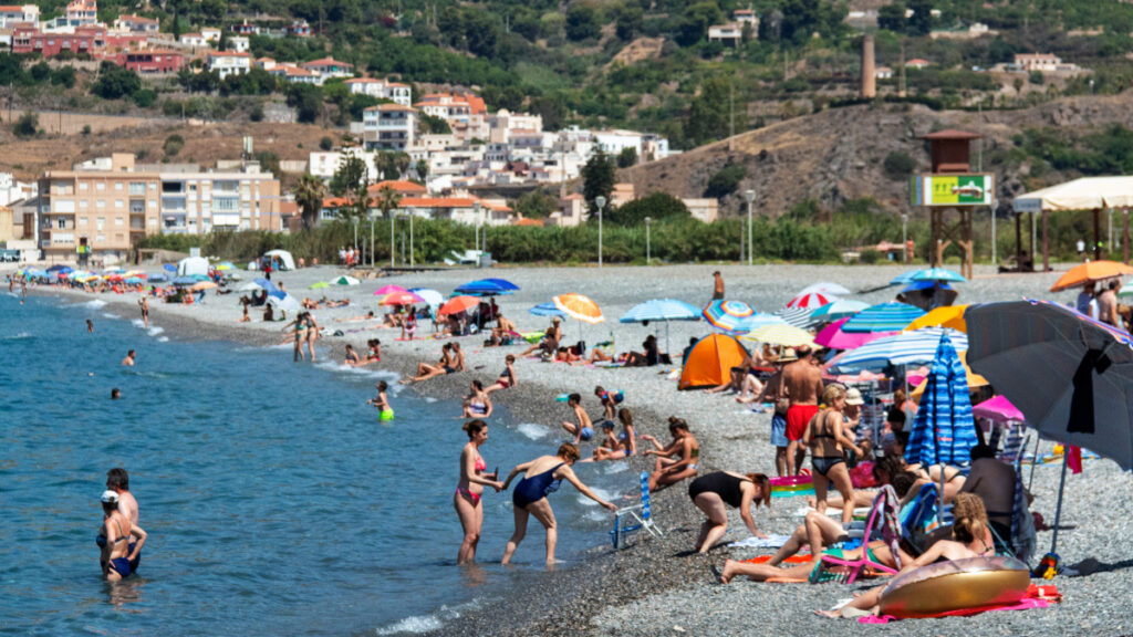 España, asfixiada por la ola de calor: consulte el tiempo en su CCAA para este domingo