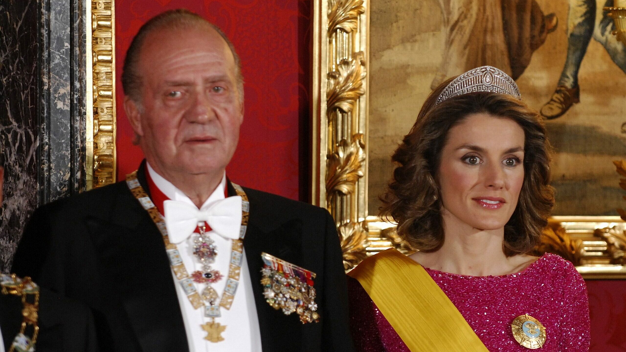 Amigos del rey Juan Carlos menosprecian al rey Felipe y "odian a Letizia": "La que manda es la nieta del taxista"