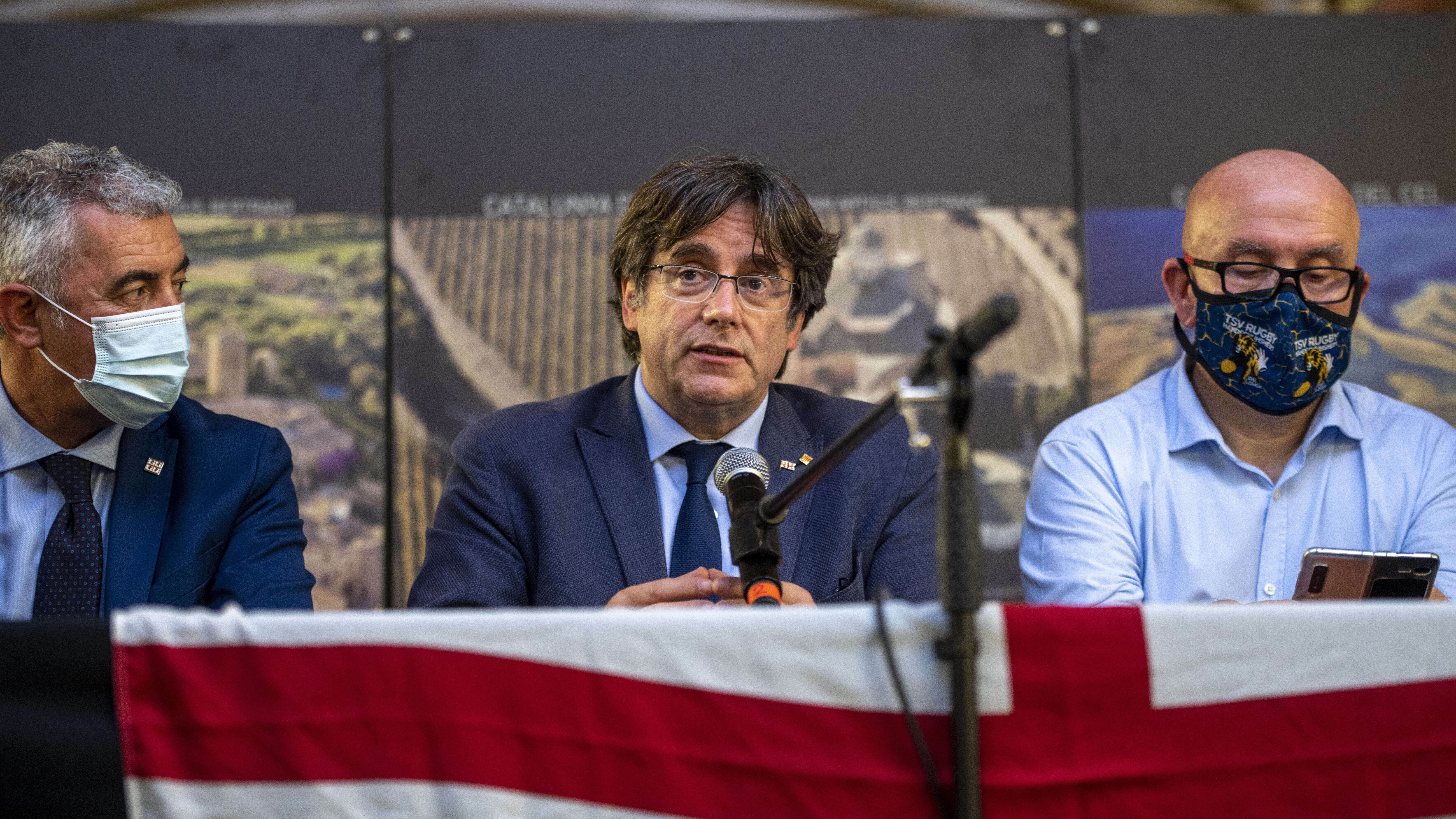 Rueda de prensa de Carles Puigdemont en L’Alguer (Cerdeña)