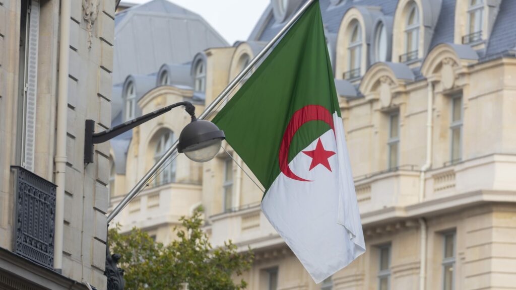 Argelia destituye a su ministro de Finanzas en plena crisis con España