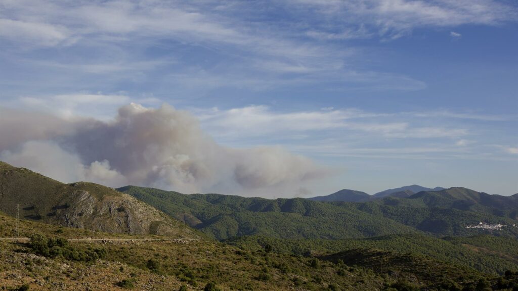 Un incendio en Sierra Bermeja (Málaga) obliga a movilizar a la UME