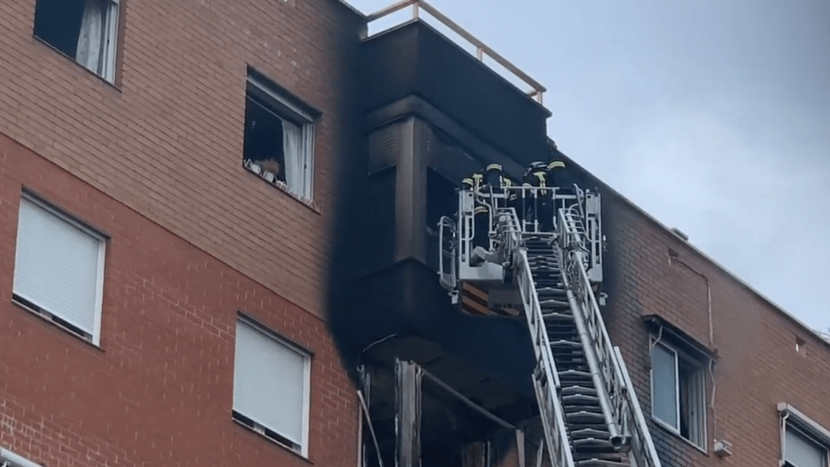 Al menos dos muertos en un incendio en una vivienda de Villaverde (Madrid)