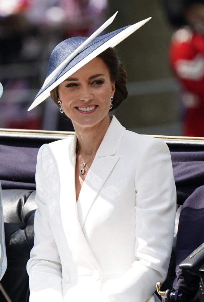 Jubileo de Platino de la reina Isabel II: todas las fotos del desfile militar que inaugura los festejos