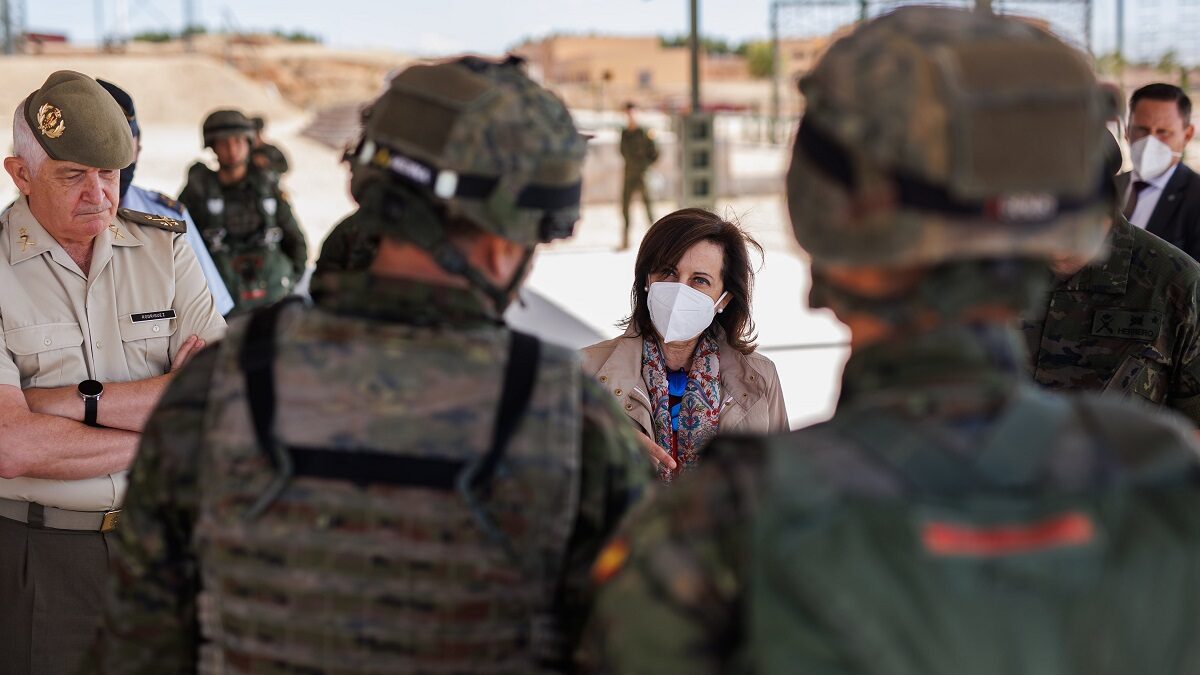 La ministra de Defensa, Margarita Robles, durante una visita a la Brigada ‘Almogávares’ VI