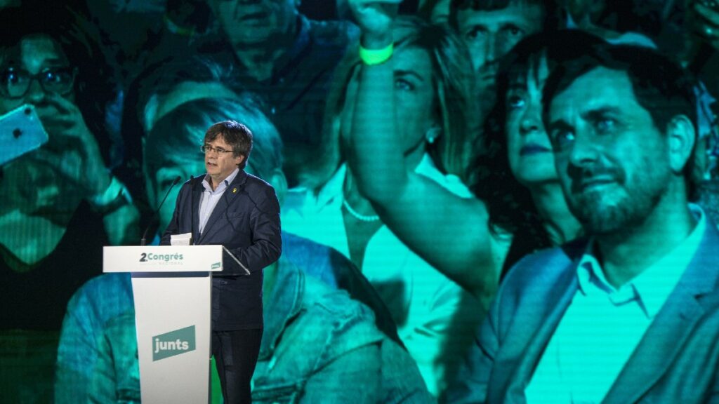 Puigdemont se ensaña con ERC y contra España en su despedida del liderazgo de Junts