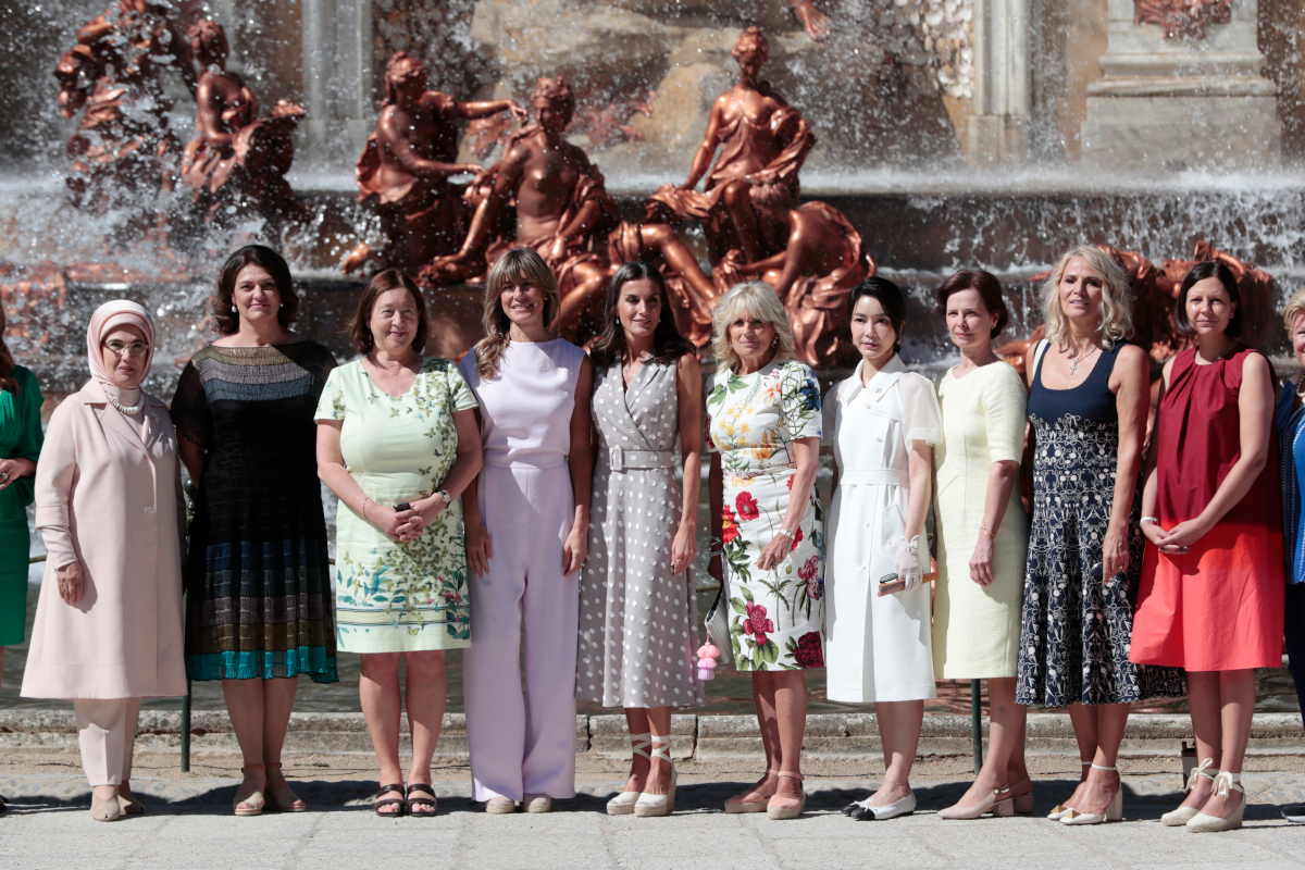 Así ha sido la visita de la reina Letizia y las primeras damas y caballeros de la OTAN a La Granja