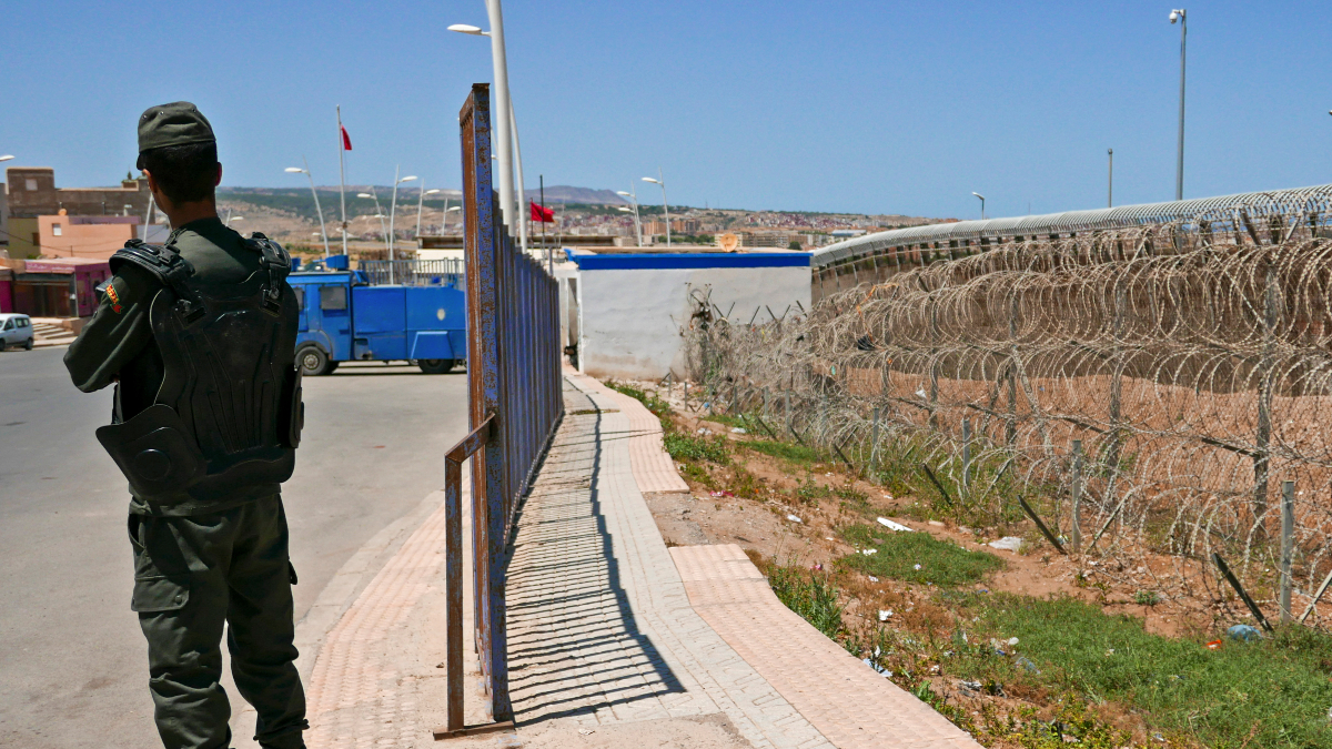 Vista de las vallas del paso fronterizo de Nador con Melilla, zona de Barrio Chino