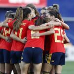 La selección de fútbol femenina firma un acuerdo "histórico" para la igualdad económica con la masculina