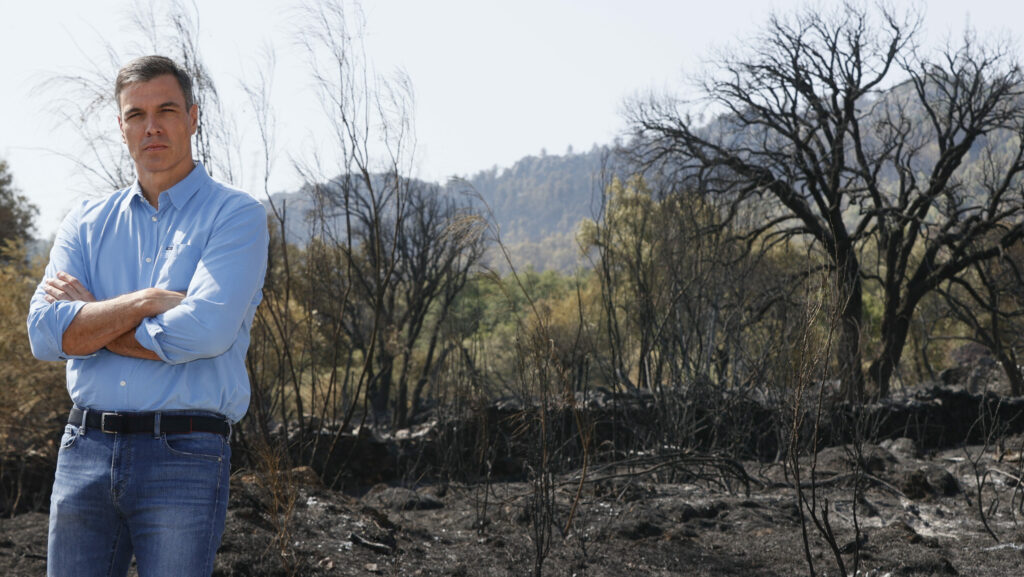 Sánchez culpa al cambio climático del incendio tras ir a Extremadura en Falcon y Súper Puma