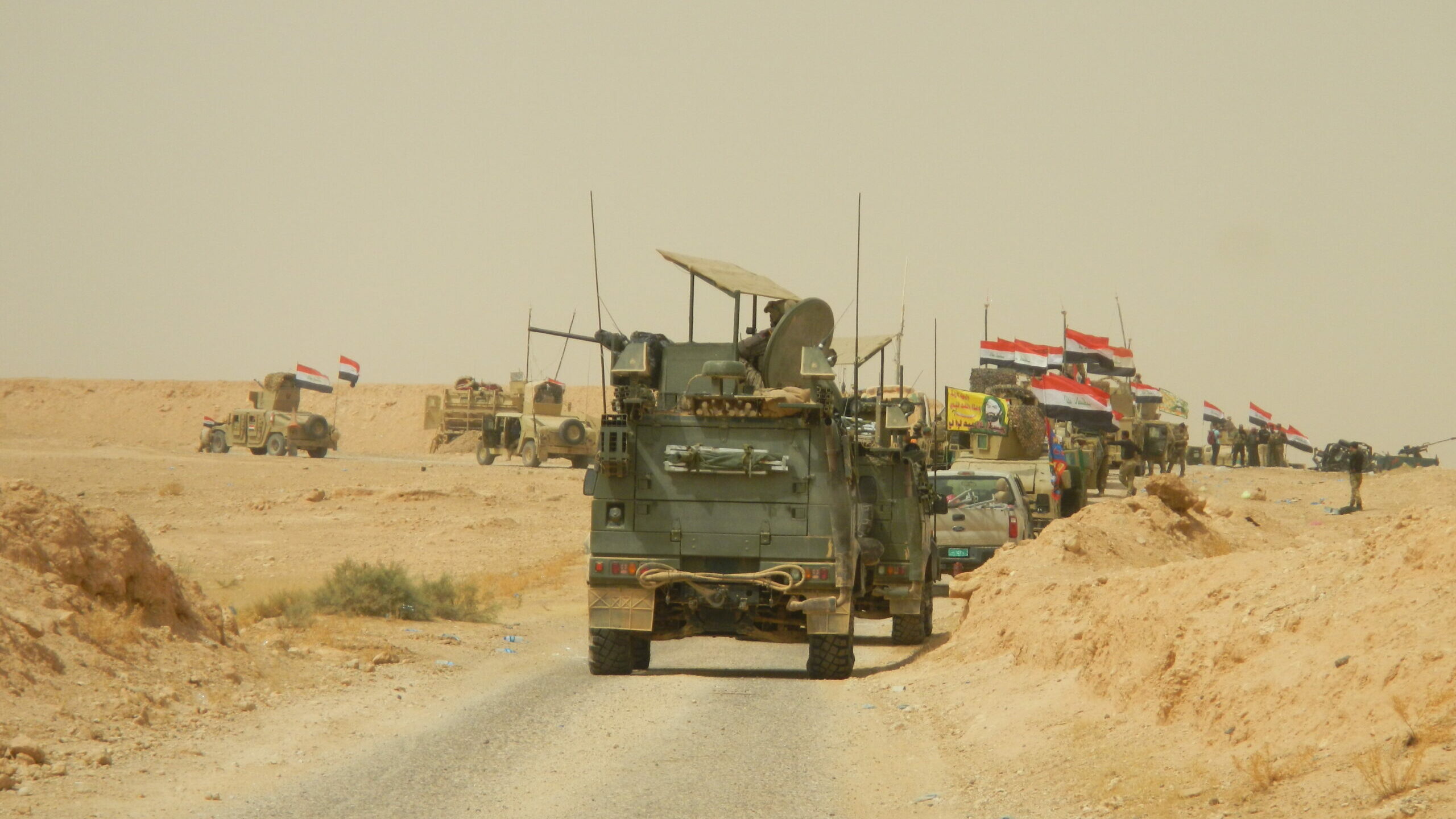 El convoy del que formaban parte los boinas verdes españoles en su ruta hacia el noroeste de Irak. Fotografía del libro Boinas verdes españoles