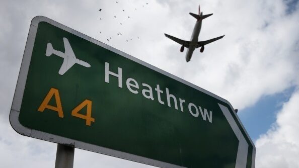 Avión en dirección al aeropuerto Londres-Heathrow