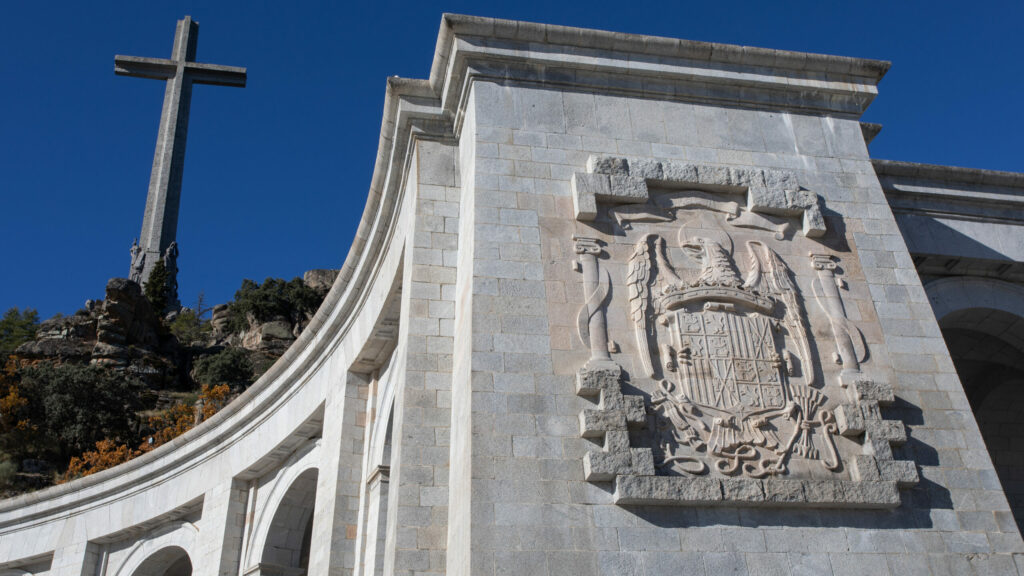 Asociación Memoria Histórica pide al Gobierno expulsar a los monjes del Valle de los Caídos